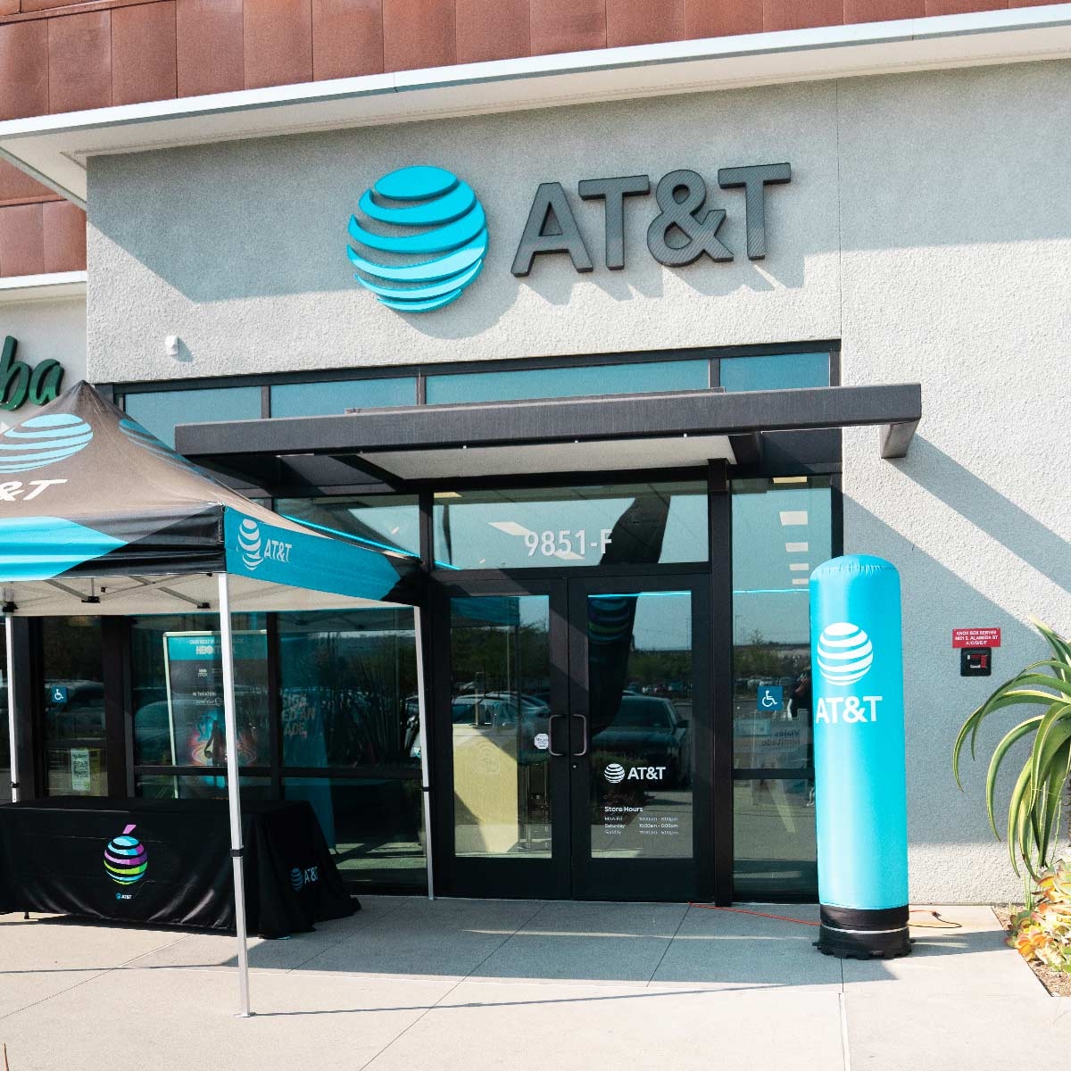 AT&T – Freedom Plaza